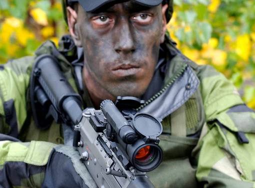 CompM4 Red Dot Reflex Sight with QRP2 Mount - Aimoptic