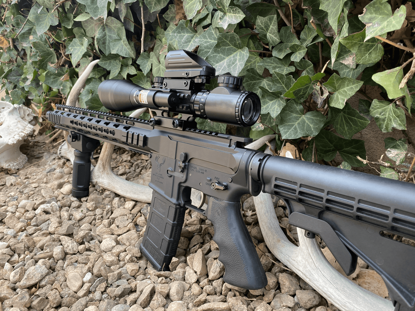 The AR - 15 Liberty Package with Illuminated Scope, Vertical Foregrip and 41" Liberty Case - Aimoptic